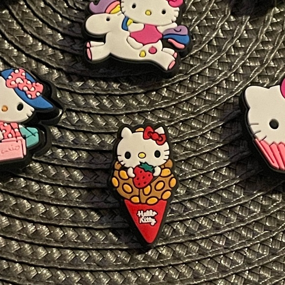 10pc Hello Kitty Love 💗 Sanrio Croc Charms - Picture 5 of 9